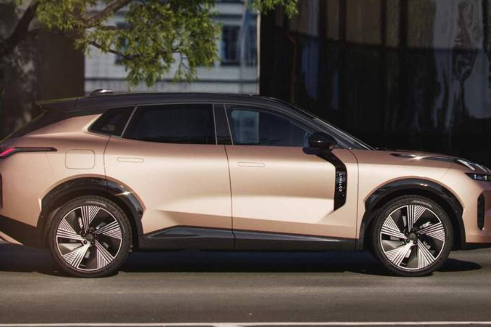 Lynk & Co apuesta por la tecnología y la electrificación con los nuevos SUV 08 y 02