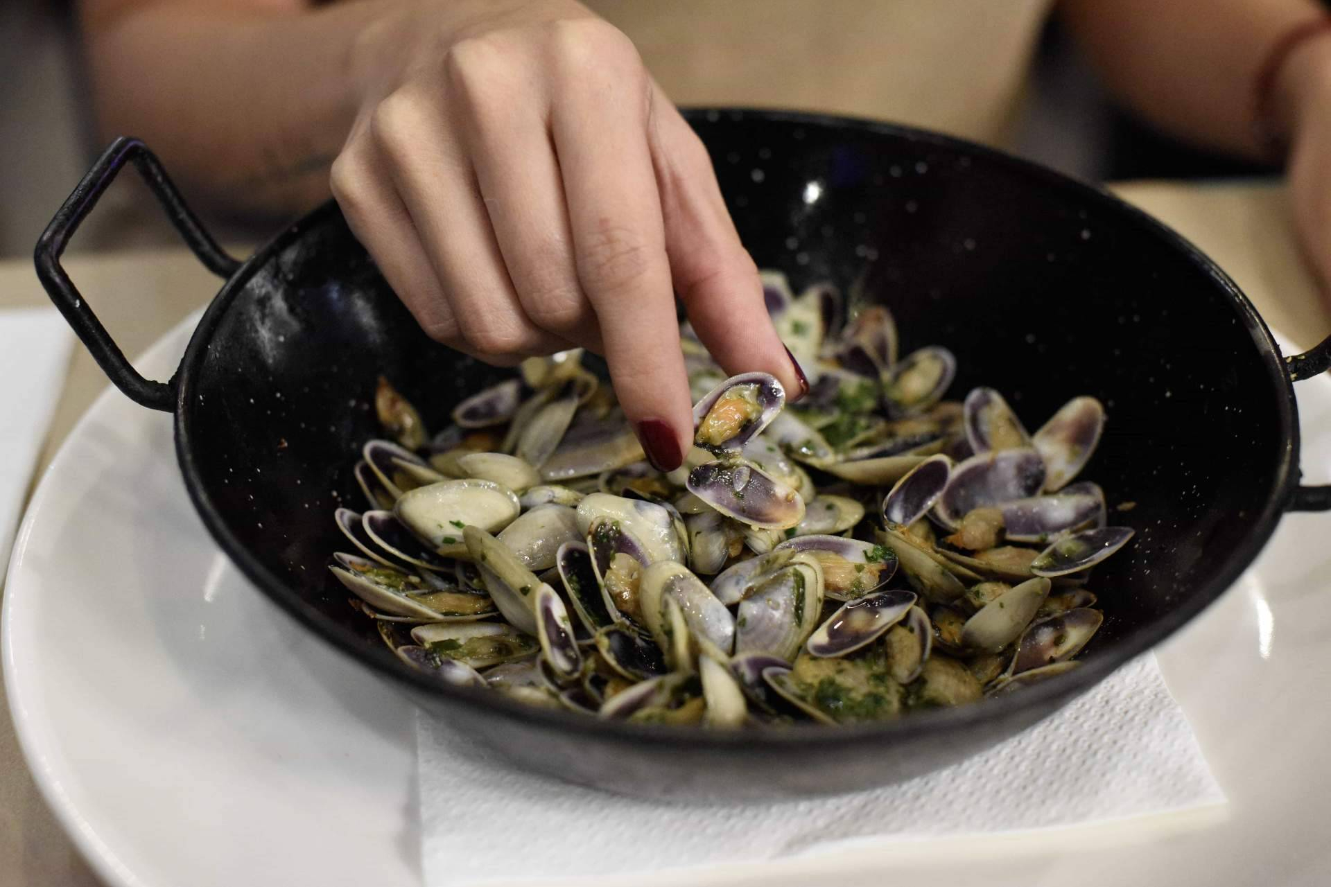 Pasa Tapas mantiene encendidos los fogones de la Barceloneta hasta la madrugada