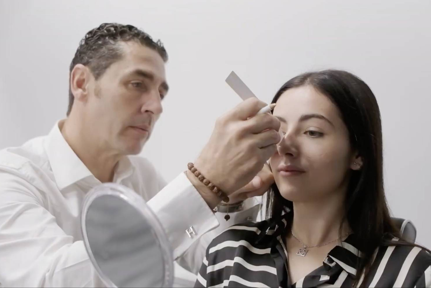 Entrevista al Dr. Sebastián Moya; visión integral en rinoplastia