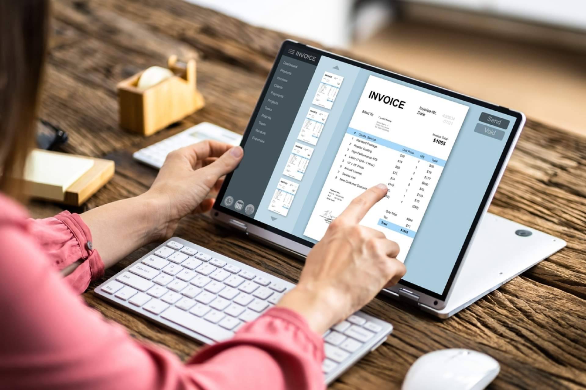 Facturación VeriFactu y control horario conectados con CRM Marca Blanca