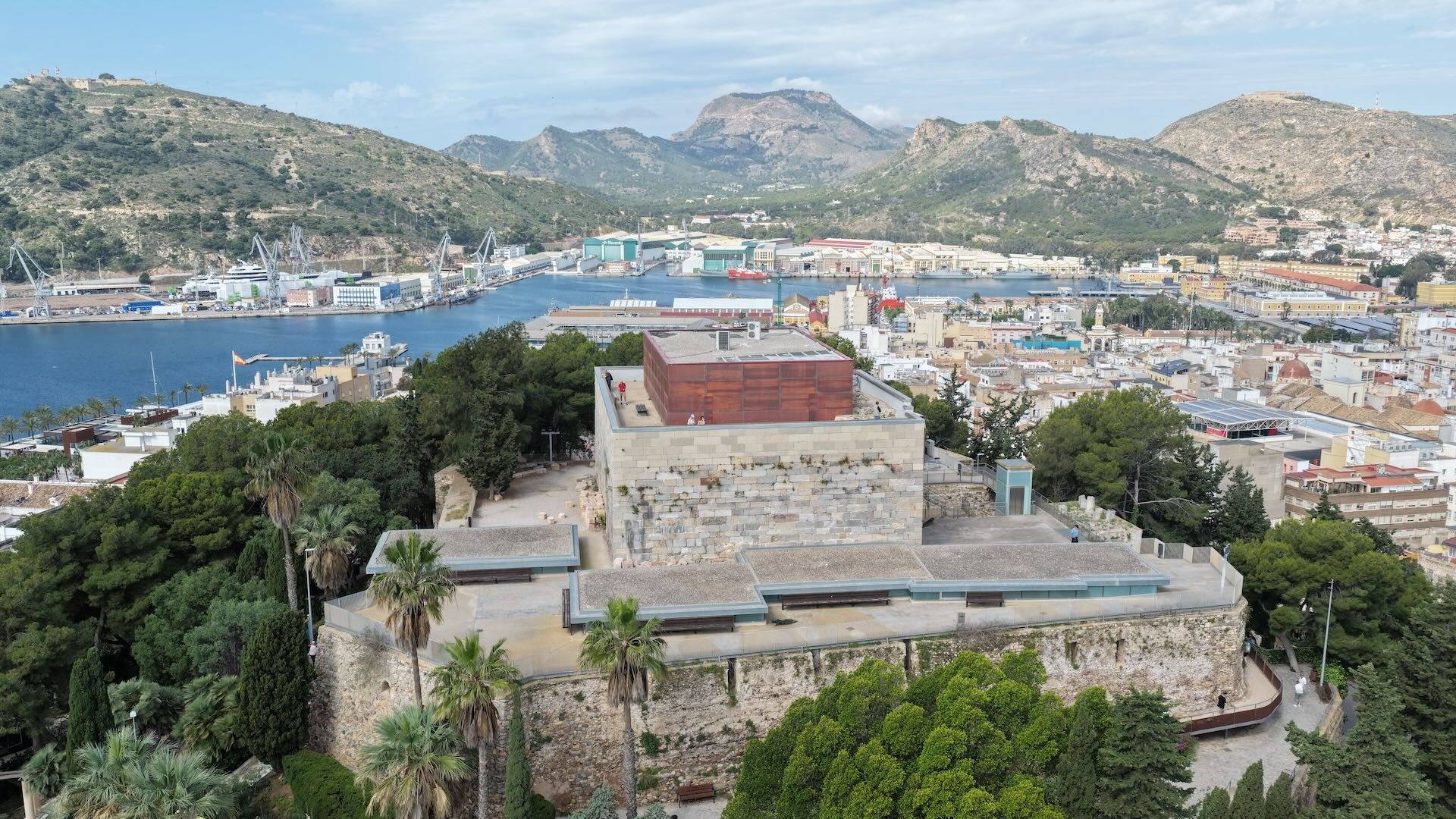 El renacer del anfiteatro romano de Cartagena completa la ruta histórica que asombra a los viajeros en el litoral murciano